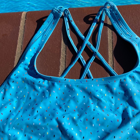 Humankind Athletic Style Swim Top Size XL - Picture 3 of 10